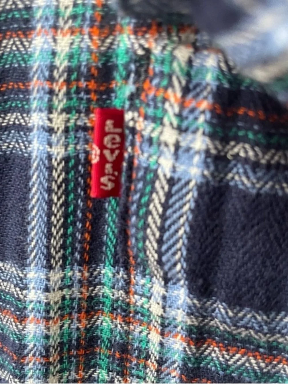 Levi’s cotton and hemp blend navy plaid button down shirt size L